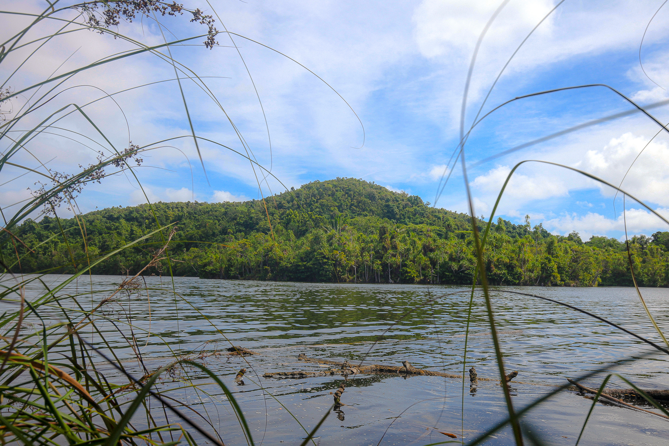 Danau terbesar di Pulau Fam, Saukabu